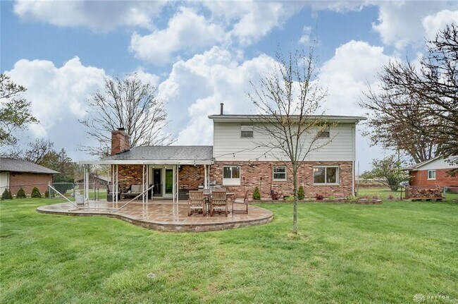 Building Photo - 2108 N Fairfield Rd