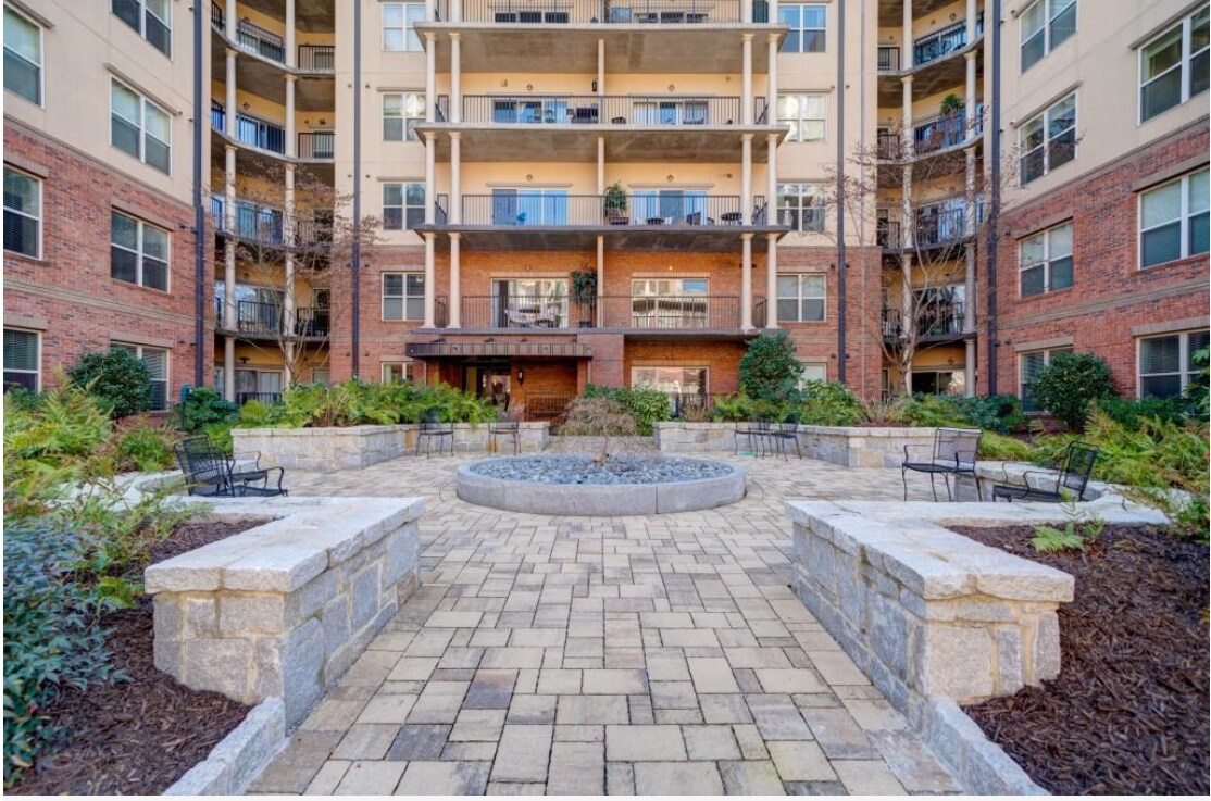 Building Photo - 200 River Vista Dr
