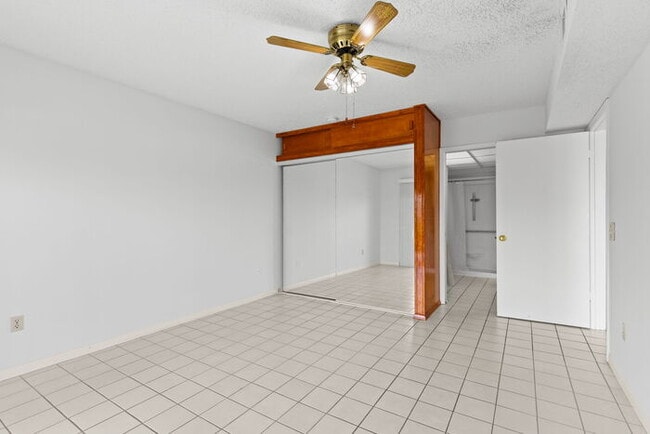Building Photo - Condo For Rent on ST PETE BEACH!