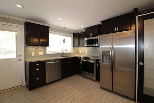 Building Photo - October FREE On This Remodeled 3 Bedroom 1...