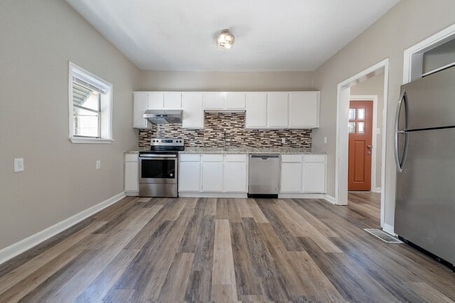 Building Photo - 216 Redan St