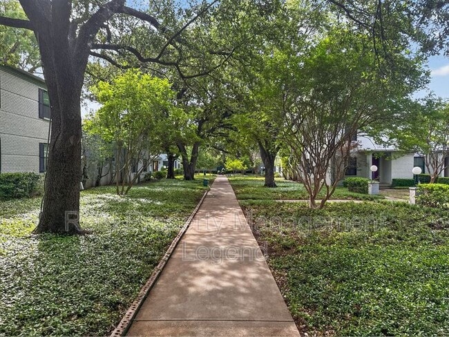 Building Photo - 4944 N Hall St