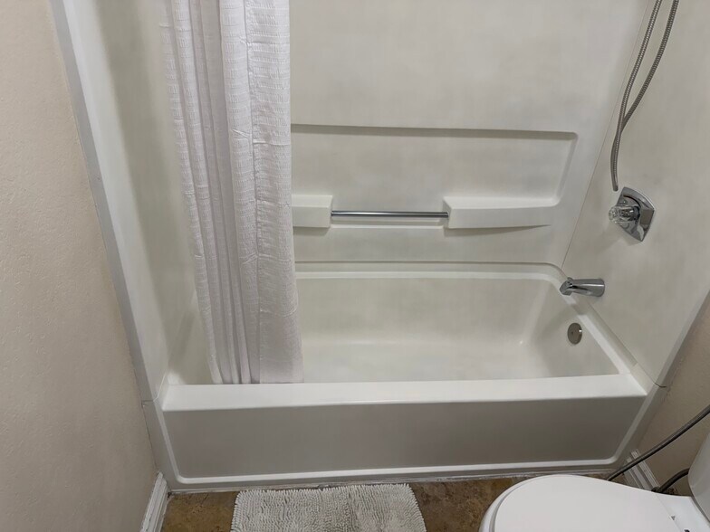 Building Photo - 8889 Caminito Plaza Centro