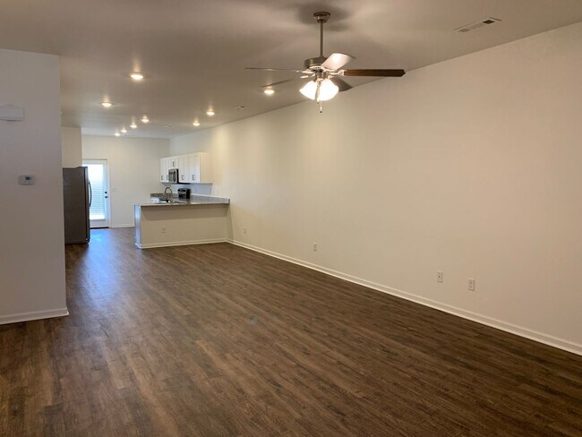 Building Photo - COMING SOON: Newer build in Duenweg!!   3bd/2ba with one car garage. Large primary bedroom with t...