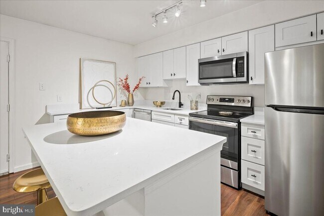 Building Photo - 3303 Wyndham Cir