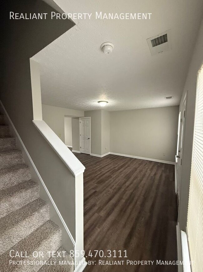 Building Photo - 221 Tanbark Dr