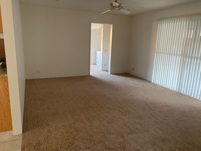 Building Photo - Three Bedroom Home in Beautiful Neighborhood
