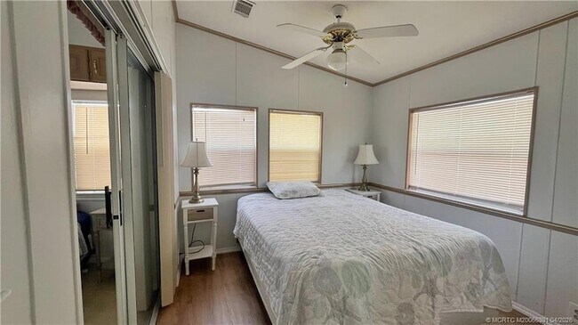 Building Photo - 10701 S Ocean Dr