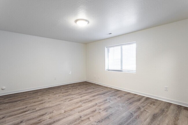 Building Photo - Tranquil Retreat in Trailside