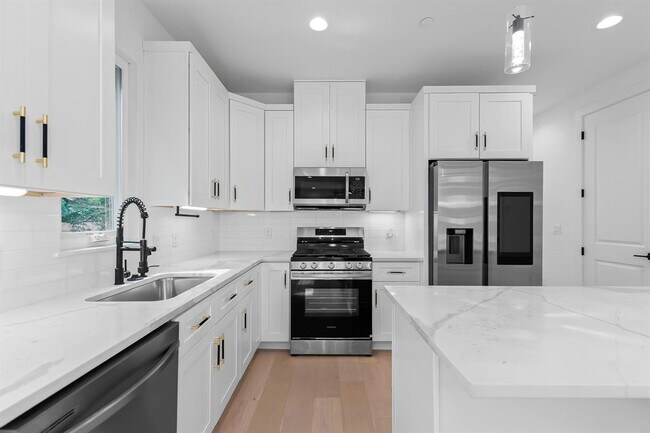 Building Photo - 5305 Ledesma Rd