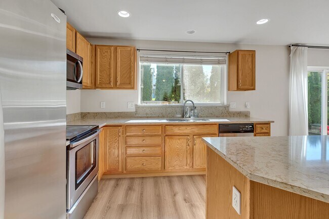 Building Photo - Beautiful Gated Home in Puyallup