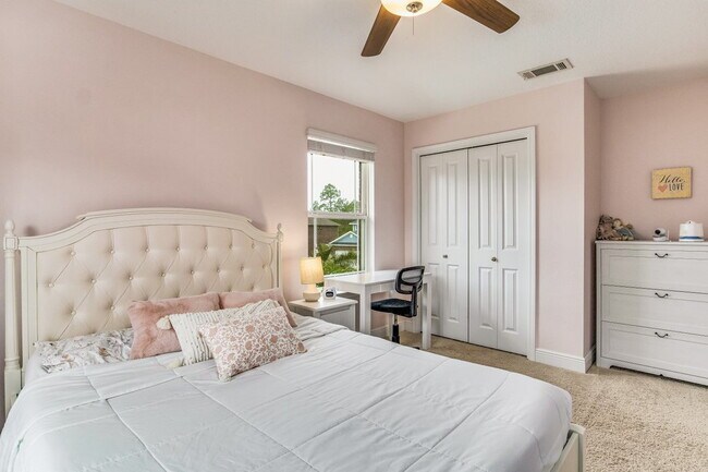 Building Photo - Bright and beautiful home in Windward Cove...