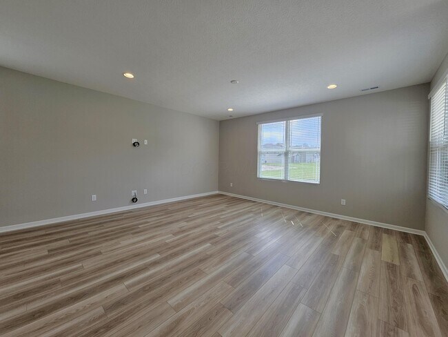Building Photo - 8604 Apricot Wy