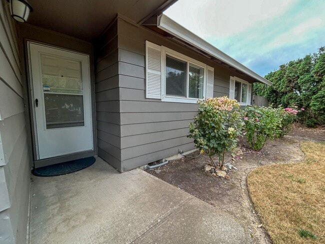 Building Photo - 4998 Arrowood Ct SE