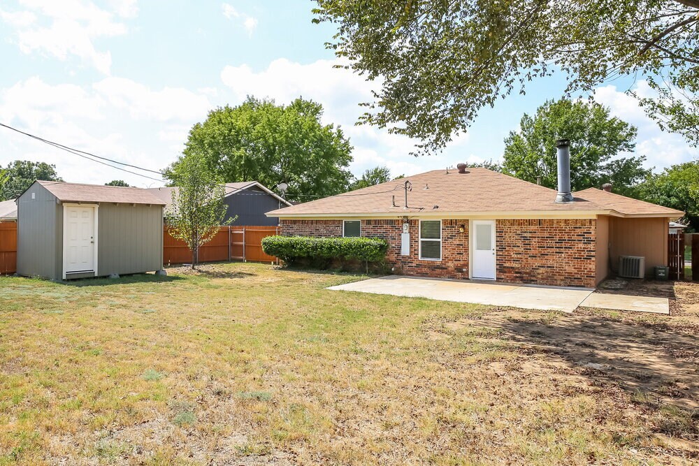 Building Photo - 5907 Willow Crest Dr