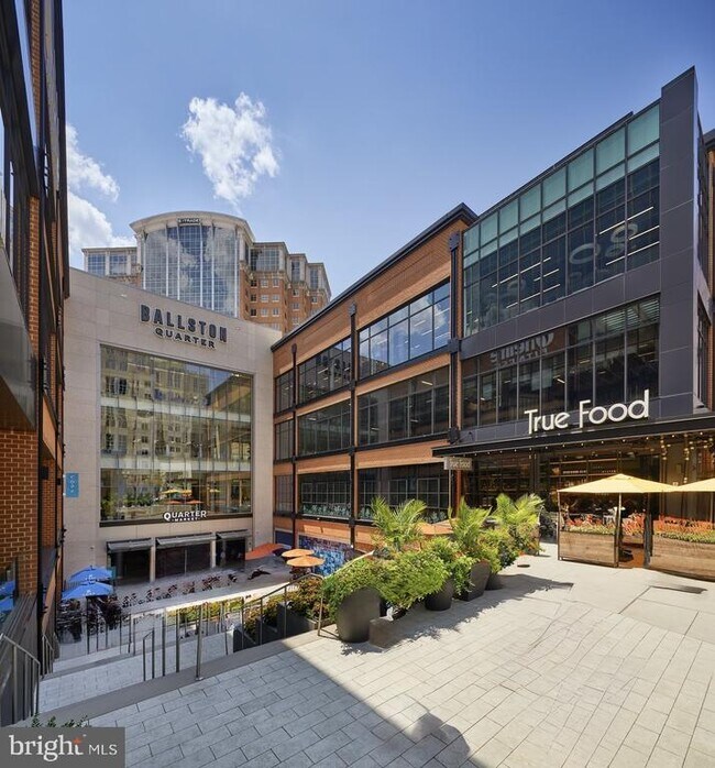 Building Photo - 1227 N Utah St