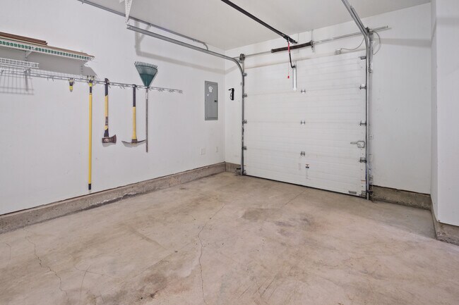 Building Photo - 504 NE Brazee St