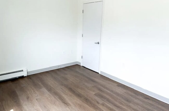 Building Photo - 595 Meadows Dr