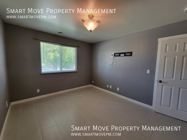 Building Photo - 2705 E Mendota Dr