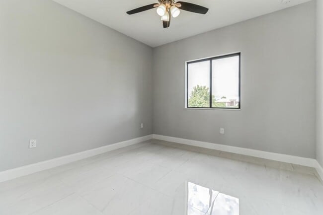 Building Photo - 3408 2nd St SW