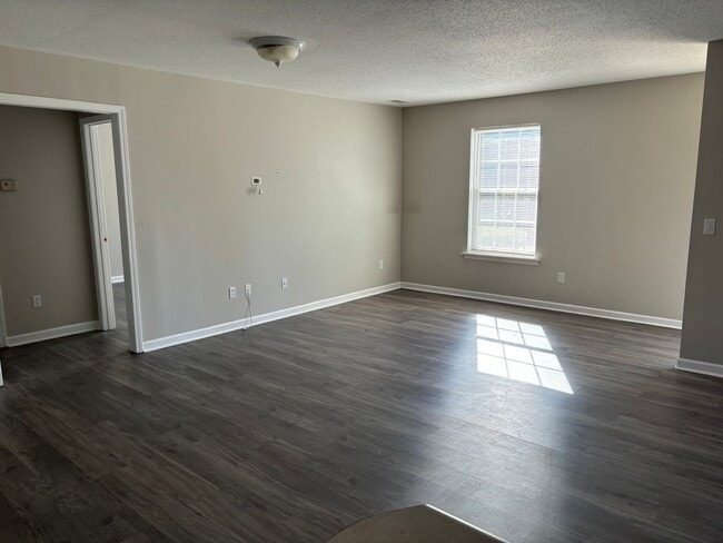 Building Photo - Duplex for rent - Section 8