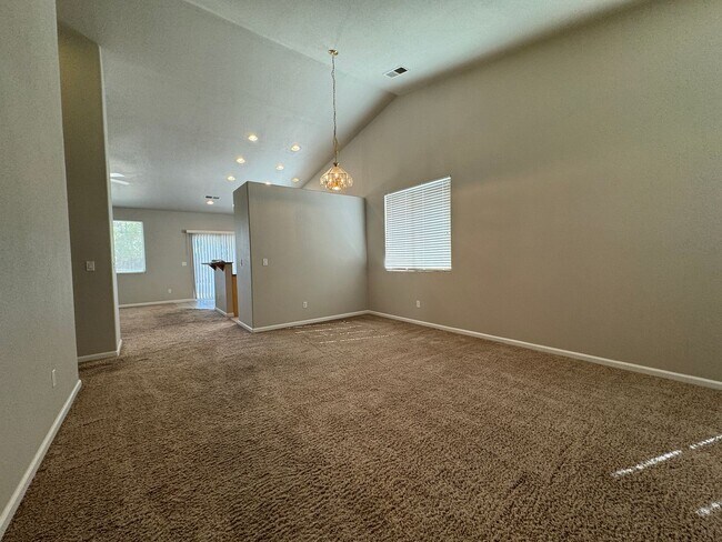 Building Photo - Spacious 4 Bed / 2 Bath Home in North Reno – $2,400/mo