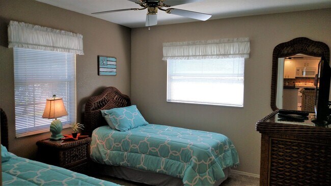 Building Photo - Seasonal Short-Term 2-Bedroom 2-Bath Condo located in Englewood!