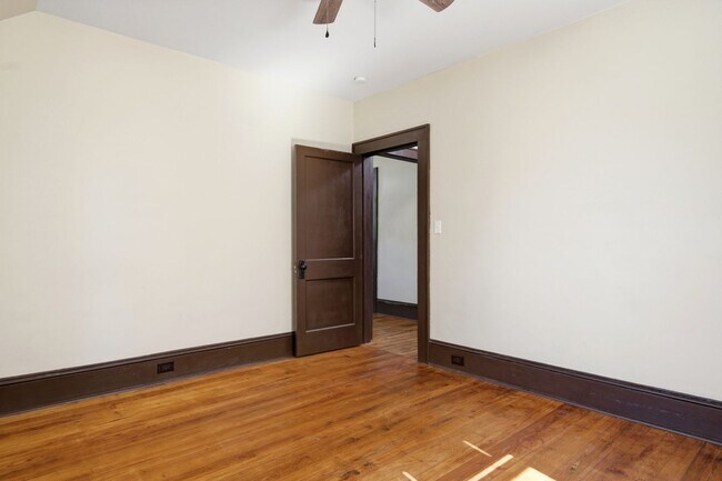 Building Photo - Recently Renovated 3 Bedroom Craftsman – Pet Friendly!