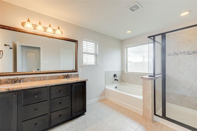 Building Photo - 15910 Copper Oak Ln