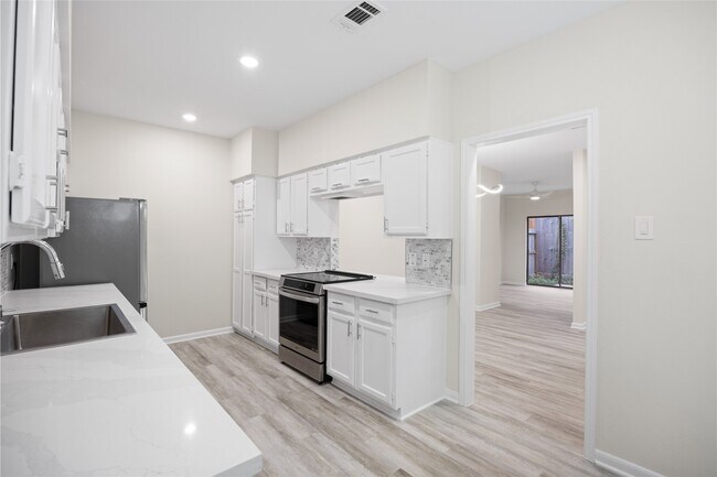 Building Photo - 2668 Bering Dr