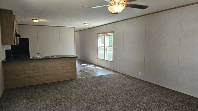 Building Photo - 2320 E MacArthur Rd