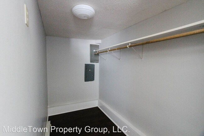 Building Photo - 3 br, 1 bath House - 2312 N Rosewood Ave