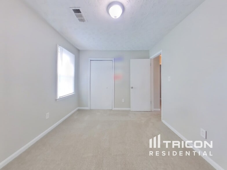 Building Photo - 55 6th Ave