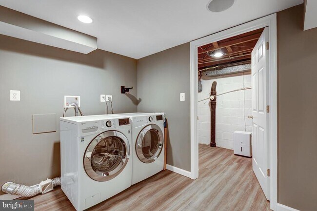 Building Photo - 5609 Rolling Rd