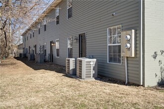 Building Photo - 884 W Holly St