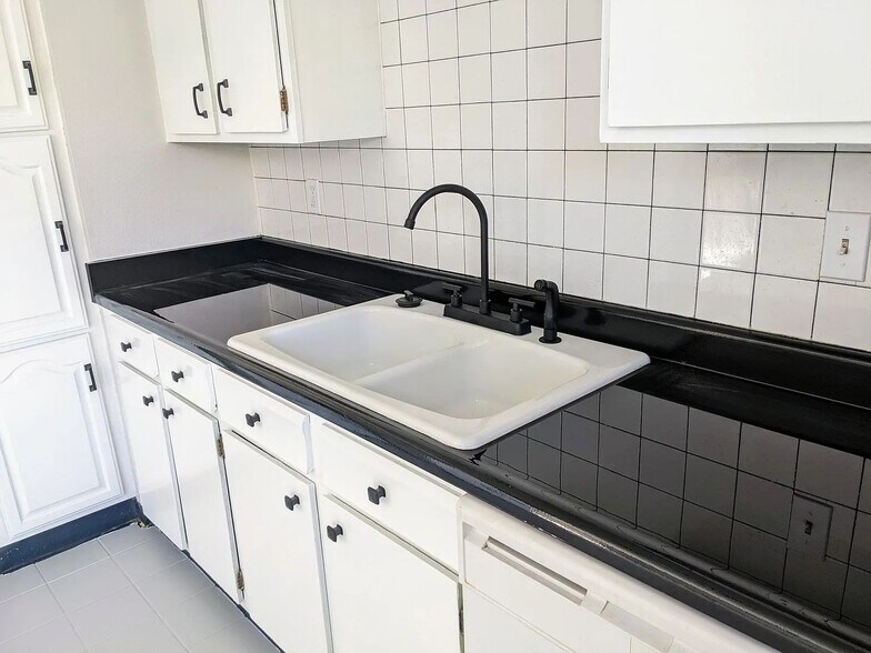 Kitchen 2 - 5777 Tuckerman Ln