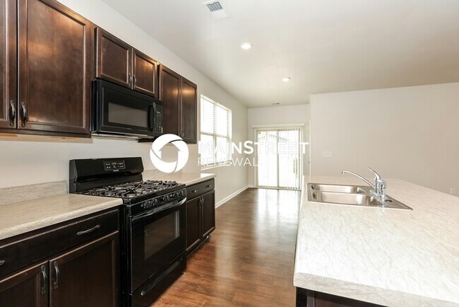 Building Photo - 4 Bedroom Pet-Friendly Home in LEBANON, TN with Main Street Renewal