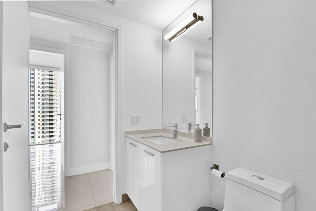 Building Photo - 1300 Brickell Bay Dr