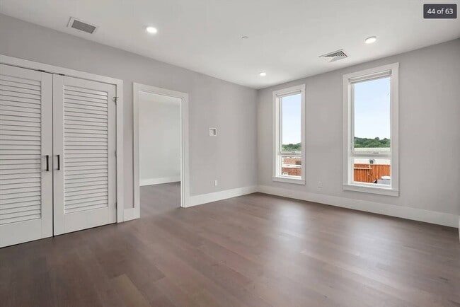 Building Photo - 3193 Washington St