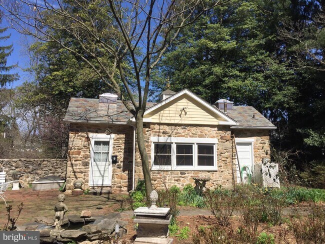 Building Photo - 529 Dunkirk Rd