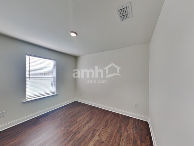 Building Photo - 800 Headland Wy