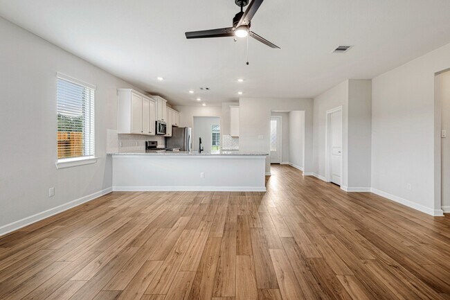 Building Photo - 15691 Honey Cv Dr