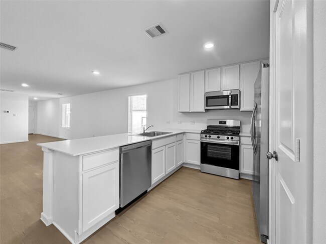 Building Photo - 6026 Starling Dr