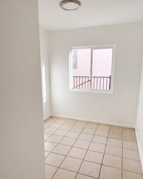 Building Photo - 2672 S Redondo Blvd