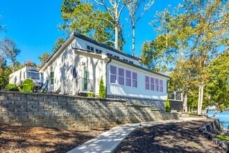 Building Photo - Beautiful Short term 2 bedroom 2 bath full...