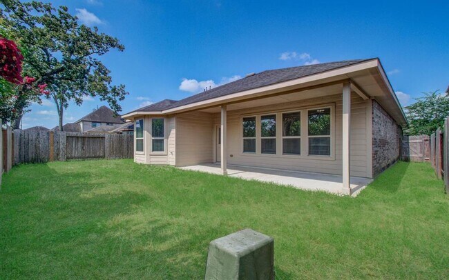 Building Photo - 15618 Whispering Green Dr