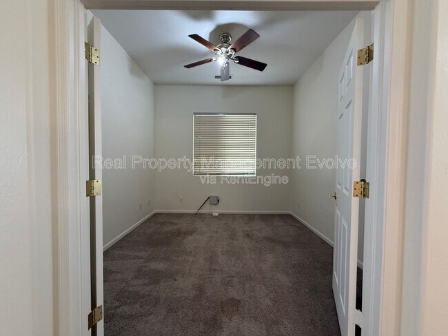 Building Photo - 281 W Flamingo Dr