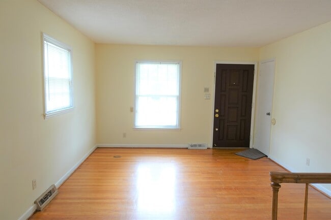 Building Photo - 325 Willow Oaks Dr