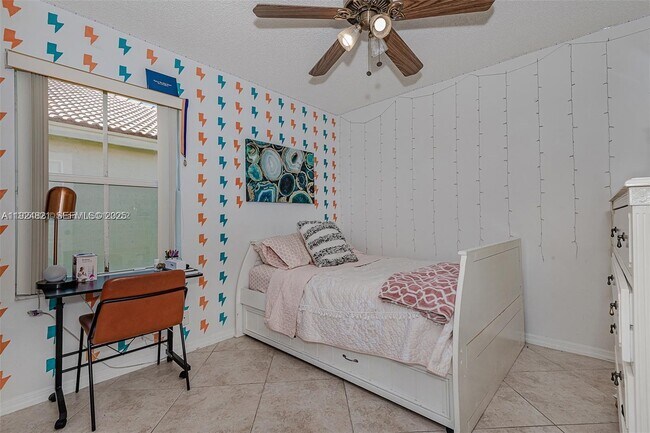 Building Photo - 1641 Zenith Way