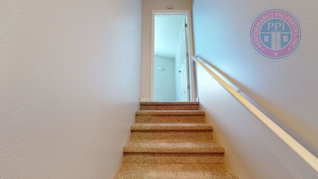 Building Photo - Two Level Cascadia Village Home- Great Flo...